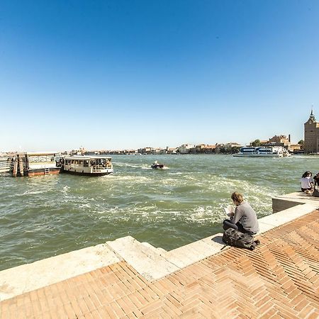 Lovely Venetian Apartment Exterior photo