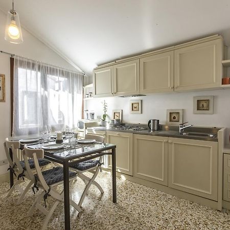 Lovely Venetian Apartment Exterior photo
