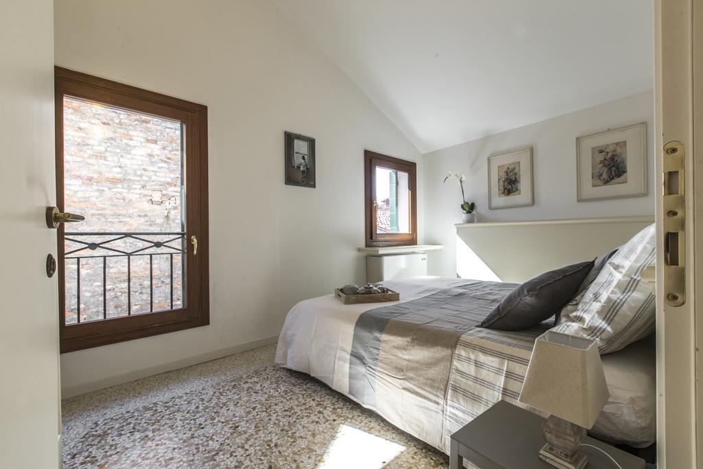 Lovely Venetian Apartment Exterior photo