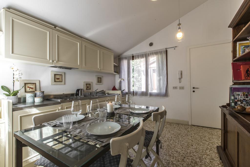 Lovely Venetian Apartment Exterior photo